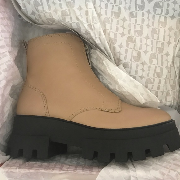 GB All-Star Leather Center Zip Chunky Lug Sole Platform Booties in Sand  Size 8 - Picture 4 of 9
